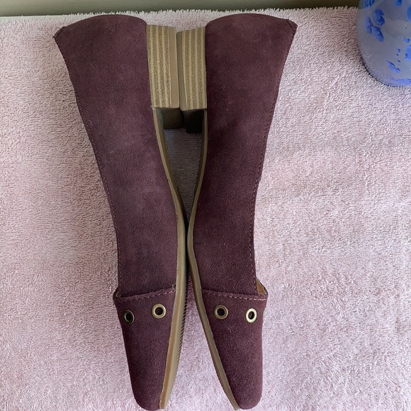 Nearly New Sonoma Genuine Suede Hadlee Flats - Picture 6 of 8